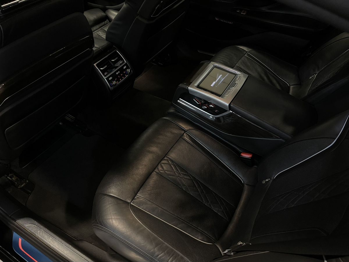 BMW 7 серия, 2016