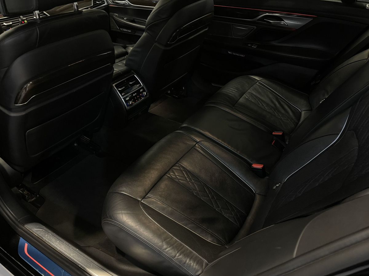 BMW 7 серия, 2016